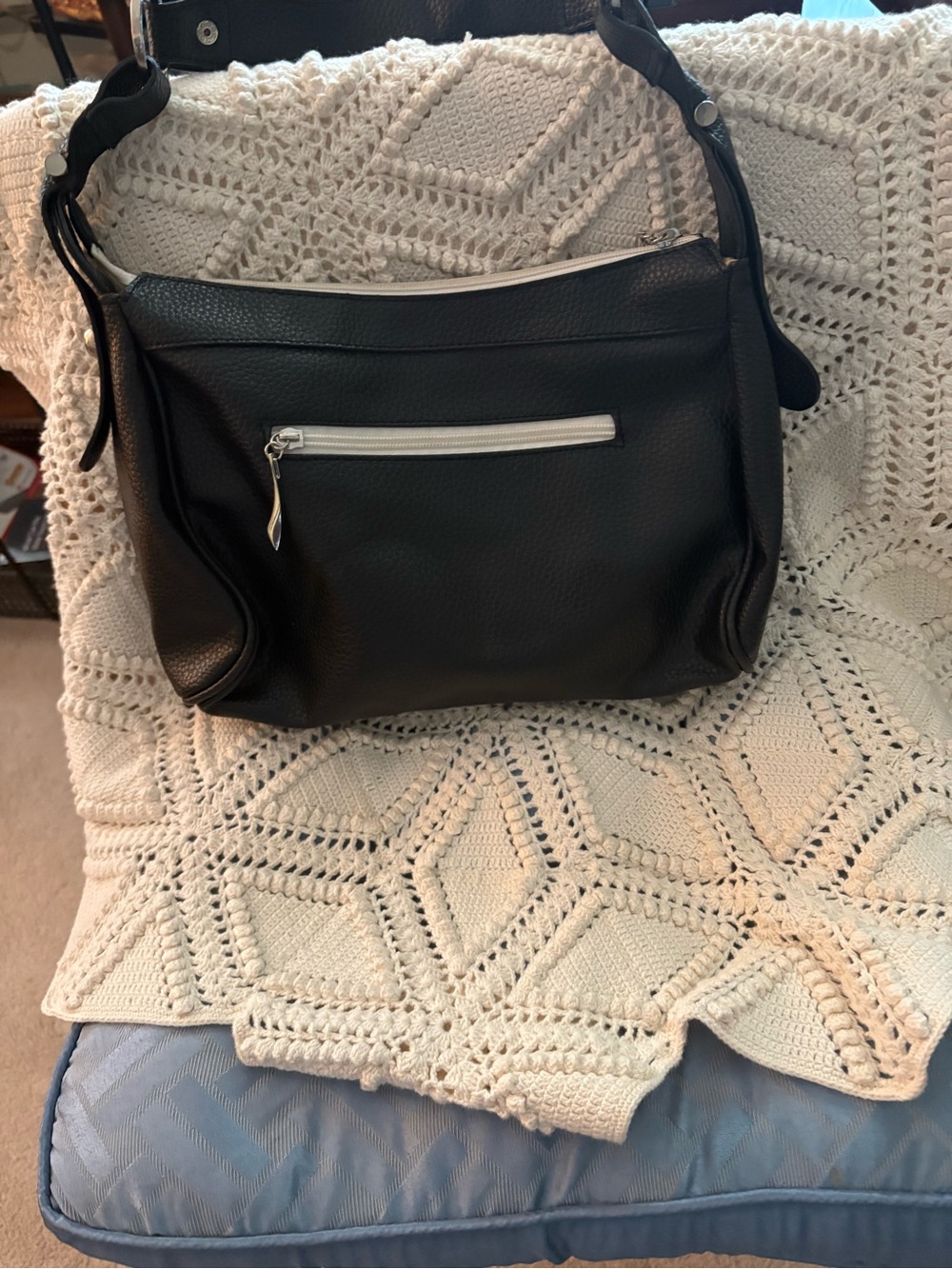 Sondra Roberts Black Shoulder Bag with Cream Trim - Picture 2 of 2
